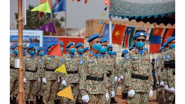 Des Casques bleus vietnamiens lors de la cérémonie. Photo : cand.com.vn