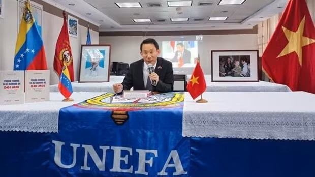 L’ambassadeur du Vietnam au Venezuela, Lê Viêt Duyên, lors du colloque, le 13 juillet. Photo : VNA.