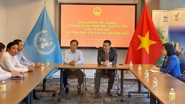 Séance de travail entre la mission vietnamienne auprès de l'ONU et la délégation de la province de Phu Tho. Photo : baoquocte.vn