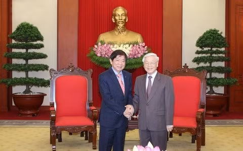 Le Secrétaire général du Parti communiste du Vietnam, Nguyên Phu Trong (à droite), et le Président du Parti d'action populaire de Singapour, Khaw Boon Wan. Photo: VOV.