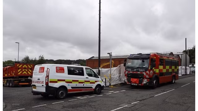 Les autorités locales bouclent la zone impliquée à l'incendie survenu le 7 mai dernier à la maison Bismark House Mill dans le quartier Oldham de la ville du Grand Manchester. Photo : VNA.