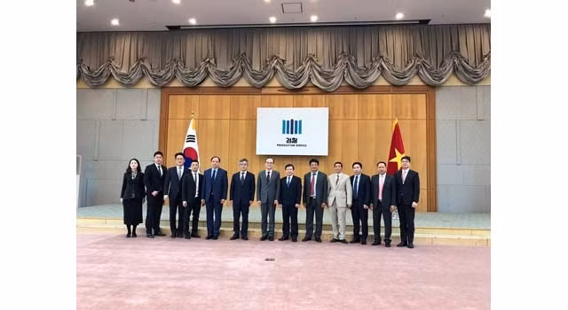 Les délégués du Parquet populaire suprême du Vietnam et du Bureau du procureur général et du Ministère de la Justice de la République de Corée. Photo : https://kiemsat.vn