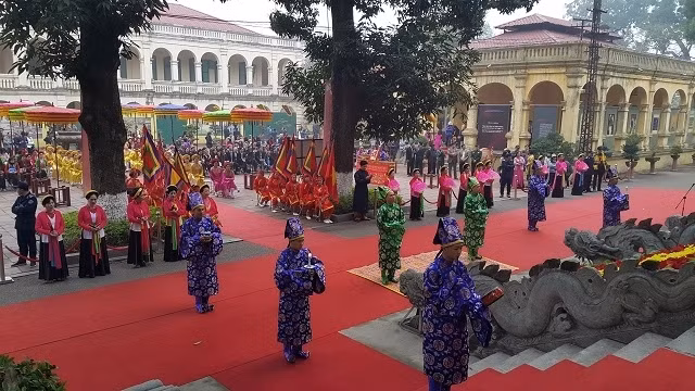 La cérémonie d’offrandes au palais de Kinh Thiên. Photo: NDEL