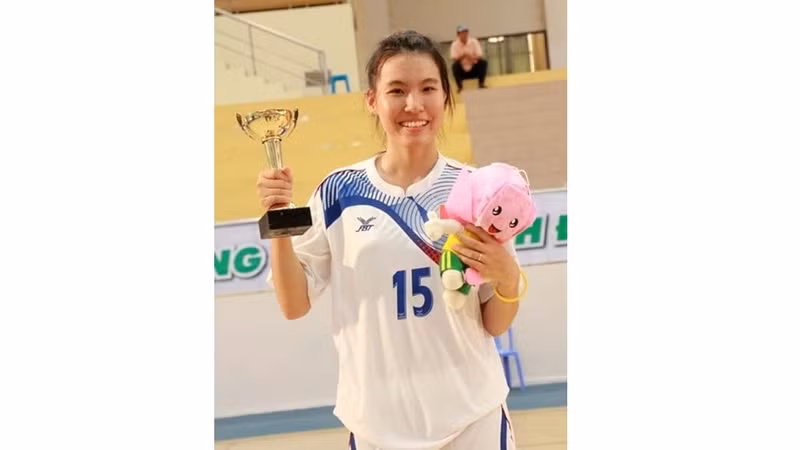 Nguyên Thi Bich Tram, la fille en or du plumfoot vietnamien. Photo: CVN.