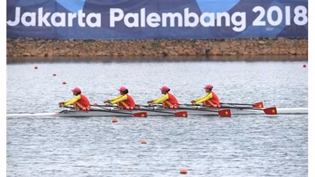 L’équipe féminine d’aviron vietnamienne a remporté une médaille d’argent le 24 août, dans la catégorie de quadruple épreuve féminine. Photo: Xinhua/VNA