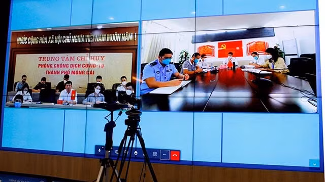 Lors de l’entretien entre la ville de Mong Cai, province vietnamienne de Quang Ninh et la ville de Dongxing, province chinoise du Guangxi, le 24 avril. Photo : VNA.