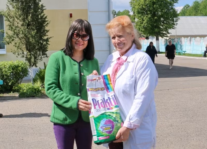 La vice-présidente de l’Association des Vietnamiens et la directrice du Centre de soins des personnes âgées. Source : Ambassade du Vietnam en Biélorussie
