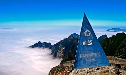 Depuis longtemps, le Fansipan est la destination favorite des amateurs de trekking.