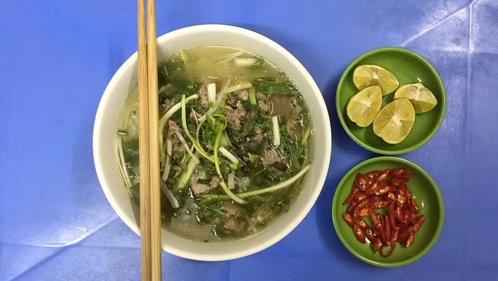 Le "pho bo", soupe de nouilles de riz avec du bœuf. Photo: Mai Khanh/NDEL.