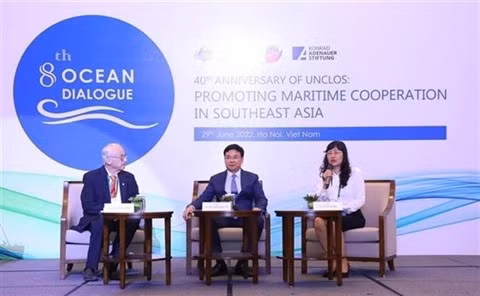 Des orateurs au 8e Dialogue sur les océans.