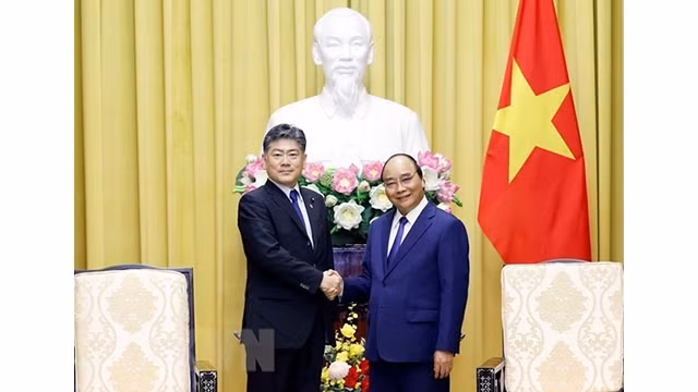 Le Président Nguyên Xuân Phuc et le ministre japonais de la Justice, Furukawa Yoshihisa. Photo : VNA