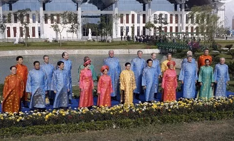 Le "ao dài" (tunique fendue traditionnelle des Vietnamiens), avait été choisi en tant que costume officiel de l’APEC-2006.Photo: CVN.