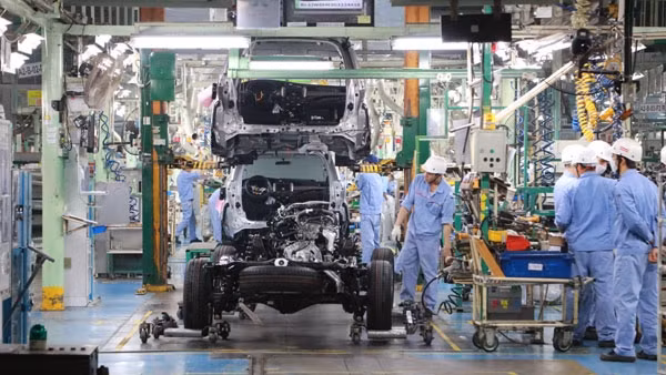 Dans une usine de Toyota Vietnam. Photo : VNA.