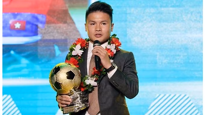 Nguyên Quang Hai remporte le Ballon d'or vietnamien 2018. Photo : TN