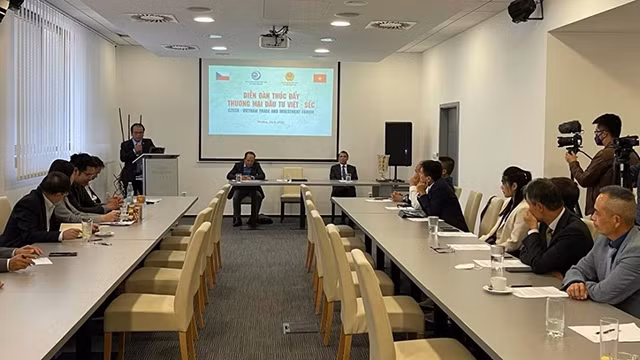 Forum sur la promotion des investissements entre le Vietnam et la République tchèque. Photo : VOV.