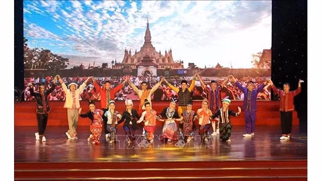 Un spectacle spécial du Laos à Dà Nang. Photo : VNA.
