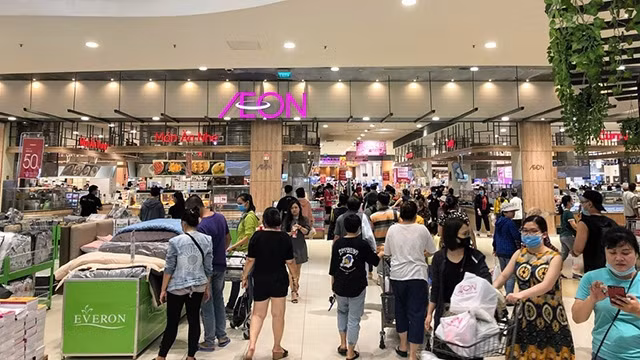 Dans un centre commercial d’Aeon au Vietnam. Photo : vnexpress.net.