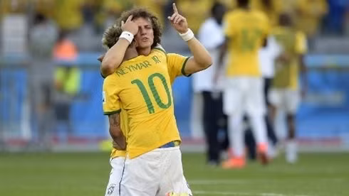 L'émotion des Brésiliens Neymar et David Luiz après la qualification pour les quarts de finale du Mondial, le 28 juin à Belo Horizonte. Photo: VNA.