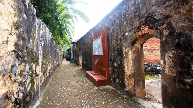 La prison de Son La est devenue un lieu d’éducation aux traditions révolutionnaires, mais aussi un lieu de mémoire. Photo: NDEL.