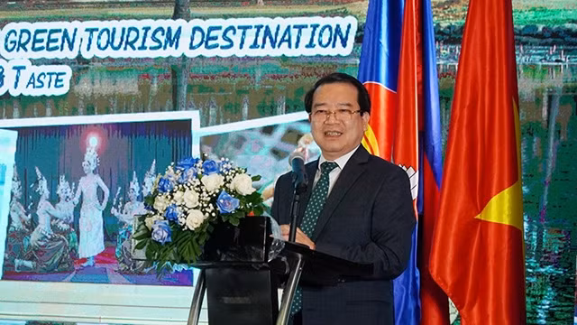 Ha Van Siêu, directeur général adjoint du Département général du tourisme, prend la parole. Photo: thoidai.com.vn