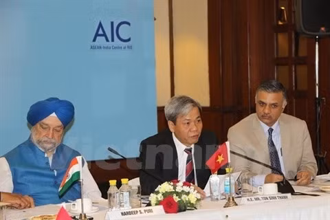 L'Ambassadeur du Vietnam en Inde Tôn Sinh Thành (au milieu). Photo: VNA.
