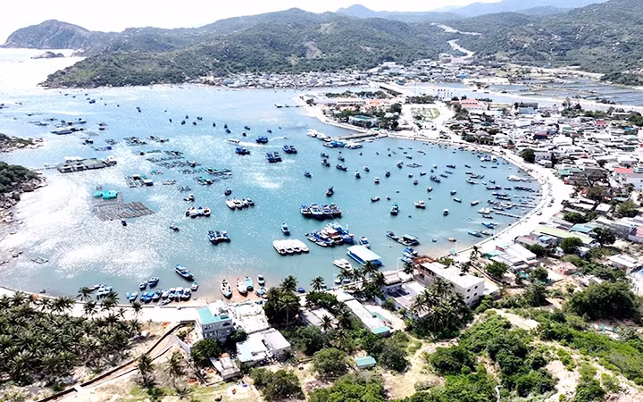 La baie de Vinh Hy, une destination touristique attrayante de la province de Ninh Thuân. Photo : NDEL.
