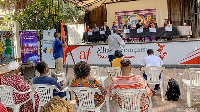 Lors de la conférence de presse pour annoncer l’ouverture des activités de la Semaine de la Francophonie, du 9 au 26 mars à Dar es Salaam. Photo: baoquocte.vn 