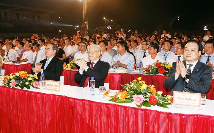 Vue générale de la cérémonie de célébration du 140e anniversaire de Dông Anh. Photo: NDEL.