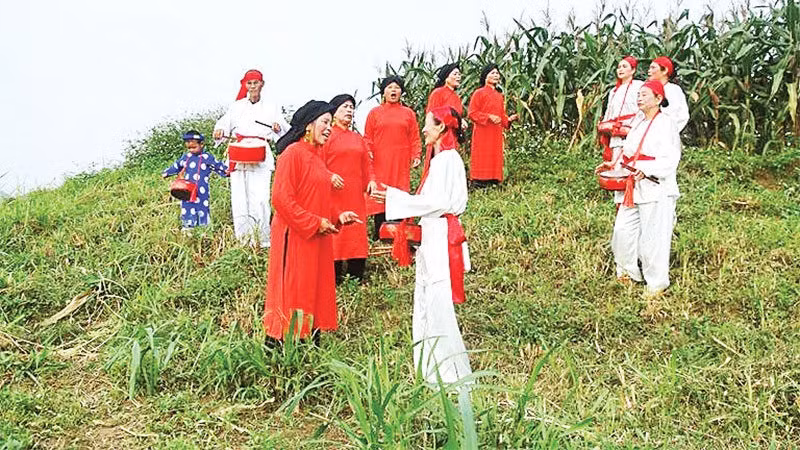 La commune de Duc Bac est réputée pour le trông quân. Photo: NDEL
