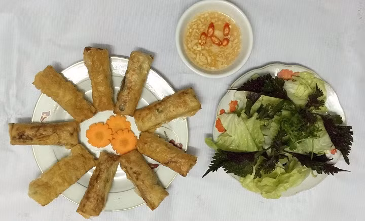 Le nem est un plat traditionnel du Têt des Hanoiens. Photo : Mai Khanh/NDEL