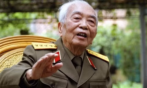 Le Général Vo Nguyên Giáp a activement participé aux activités journalistiques, écrivant de nombreux articles importants et stratégiques. Photo : Archives/CVN.
