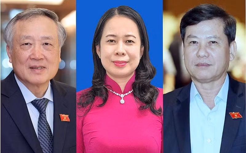 Le président de la Cour populaire suprême Nguyên Hòa Binh, la Vice-Présidente Vo Thi Anh Xuân et le président de la Cour populaire suprême Nguyên Hòa Binh et le président du Parquet populaire suprême Lê Minh Tri, le 26 juillet à Hanoi (de gauche à droite). Photo : NDEL.