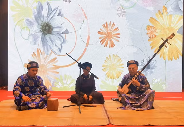 Une séance de représentation de "ca trù". Photo : Hanoimoi.