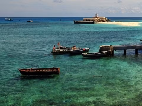 Le récif corallien de l’île de Da Tây, district de Truong Sa, province de Khanh Hoa. Photo: NDEL. 