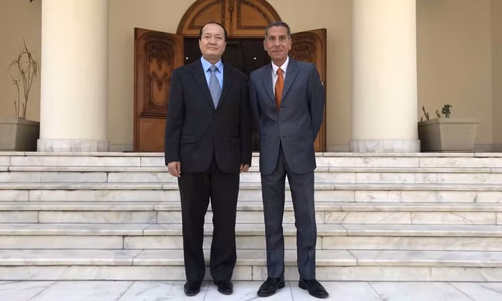 L’ambassadeur vietnamien Nguyên Huy Dung et l’ambassadeur Walid Haggag, directeur de l’IED. Photo : baoquocte.