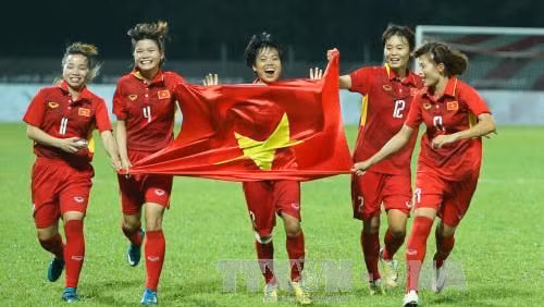 Des membres de l’équipe de football féminin du Vietnam. Photo : VNA.