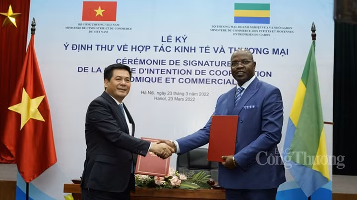 La séance de travail entre les deux parties. Photo : congthuong.vn