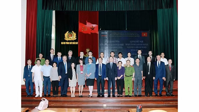  Rencontre avec la filiale de l’association d’amitié Vietnam-Russie du ministère de la Sécurité publique. Photo: Association d’amitié Vietnam-Russie du ministère de la Sécurité publique