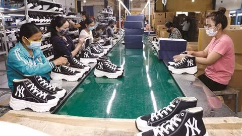 Ces premiers mois de 2022, les exportations vietnamiennes de produits en cuir et de chaussures se sont bien portées avec une forte croissance en valeur observée dans la plupart des débouchés. Photo : VNA/CVN.