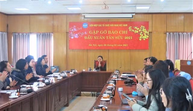 Une rencontre de presse organisée par l’Union des organisations d’amitié du Vietnam, le 20 janvier à Hanoï. Photo : Linh Vi/NDEL.
