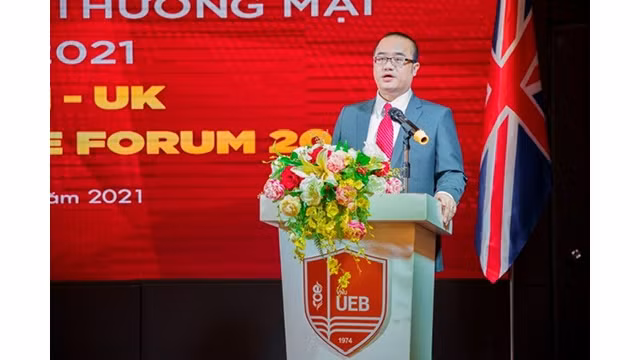 Le recteur de l'Université d’économie, Nguyên Truc Lê s'exprime lors de l'événement. Photo : VNA.