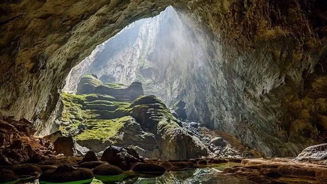 Dans la grotte de Son Doong. Photo : Ryan Deboodt.