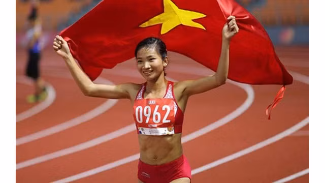 L’athlète Nguyên Thi Oanh a gagné mardi deux médailles d’or du 5 000m et du 3 000m steeple. Photo : http://baochinhphu.vn 