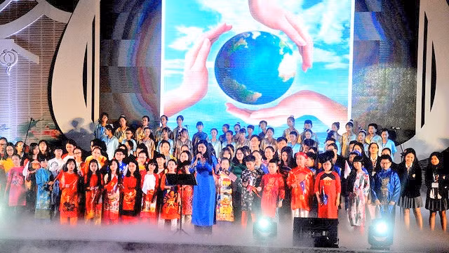 La cérémonie d'ouverture du Concours international de chant choral à Hôi An. Photo: toquoc.vn