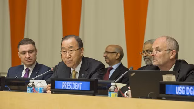 Le Secrétaire général de l'ONU, Ban Ki-moon (2e, à gauche), lors d’un débat organisé à l’ECOSOC. Photo: ONU.