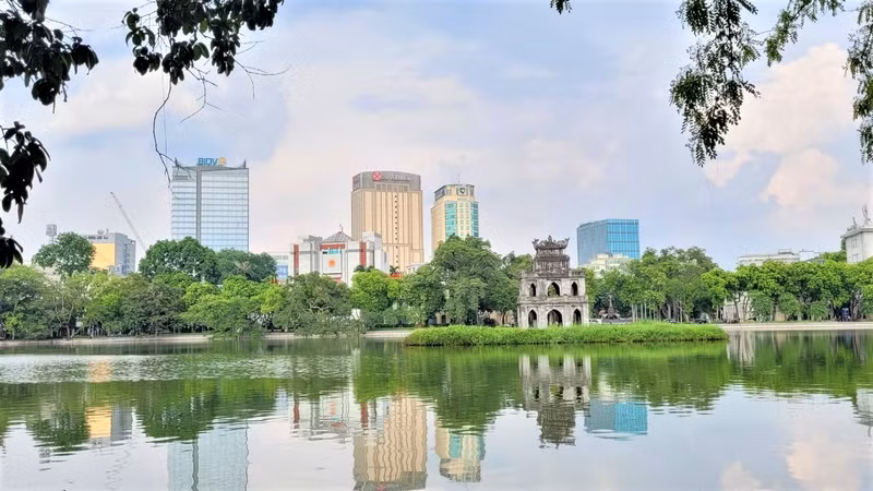 Le lac Hoàn Kiêm. Photo : Tiên Hung/NDEL.