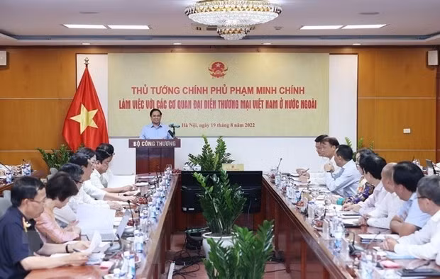 Le Premier ministre Pham Minh Chinh prend la parole lors de la réunion. Photo : VNA.