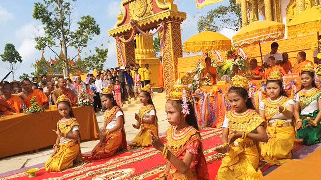 Un numéro artistique des Khmers à Bac Liêu. Photo: baclieu.gov.vn.