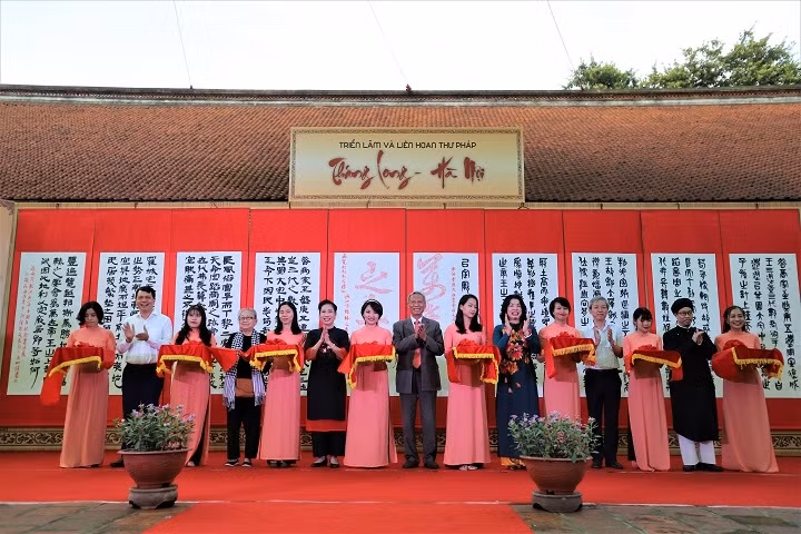 Exposition d’oeuvres calligraphiques « Thang Long-Hanoi »