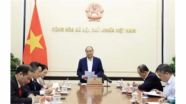 Le Président Nguyên Xuân Phuc travaille avec le Comité central de la Croix-Rouge vietnamienne. Photo : VNA.